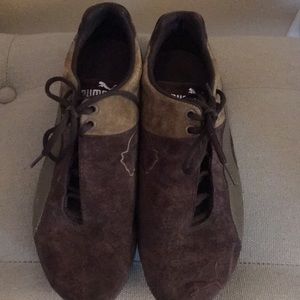 Men’s Puma shoes size 11.5, but Fits like 10.5.